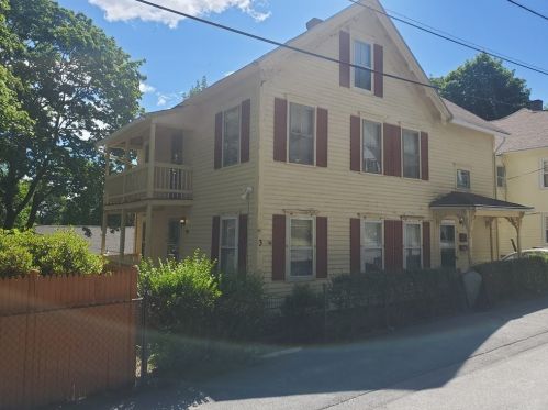 3 Oswald St, Worcester, MA 01607-1328
