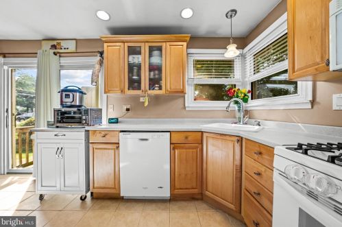 236 Mantua Blvd, West Deptford NJ 08051-1038 exterior