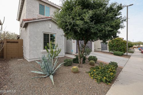 1817 Desperado Way, Phoenix AZ  85085-6351 exterior