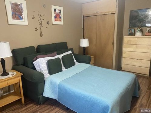 78 Sanford Ave, Belleville, NJ 07109-1224