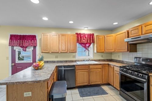 140 Grant St, Fall River MA 02721-1239 exterior