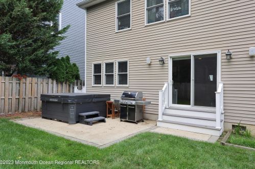 26 Orch Pl, Little Silver NJ 07739-1428 exterior