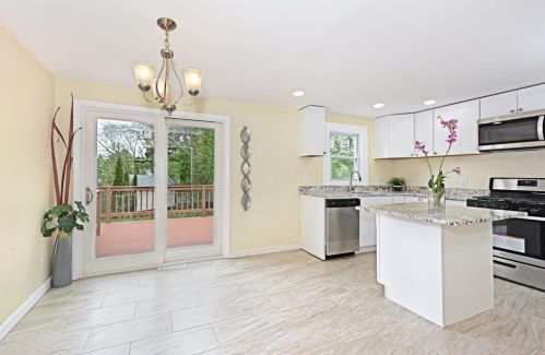 97 Floral St, Shrewsbury MA  01545-3225 exterior