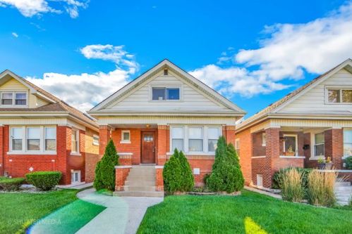 2431 Grove Ave, Forest View, IL 60402-2525