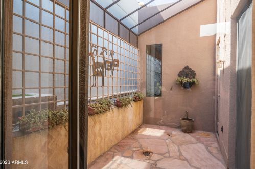 5761 Echo Canyon Cir, Phoenix AZ  85018-1270 exterior