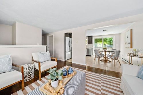 18 Adams St, Plymouth, MA 02360-5801