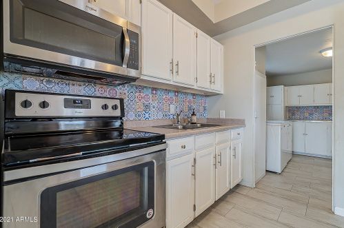 1817 38 Dr, Phoenix AZ 85053-5407 exterior