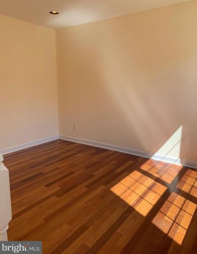 104 Frenchman Dr, West Deptford NJ  08096-6855 exterior