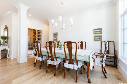 1918 Siesta Dr, Sandy UT 84093-6139 exterior