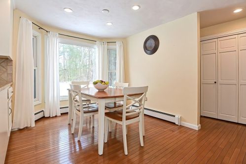 11 Robin Rd, Norfolk MA 02056-1731 exterior