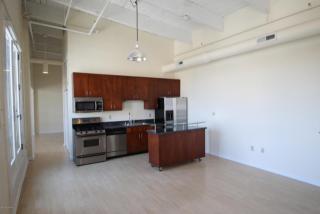 214 8th St, Louisville KY  40202-4747 exterior