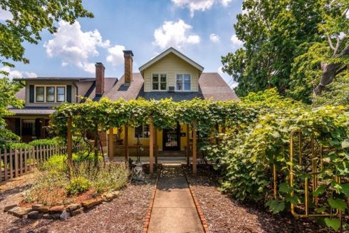 1800 Harvard Dr, Louisville KY  40205-1861 exterior