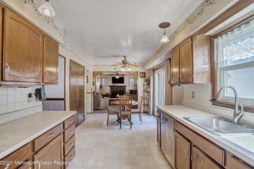 11 Red Cedar Ct, Jackson Twp NJ 08527-1351 exterior