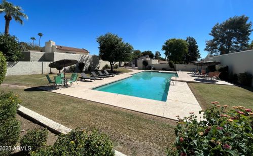 2942 Altadena Ave, Phoenix AZ 85029-3211 exterior