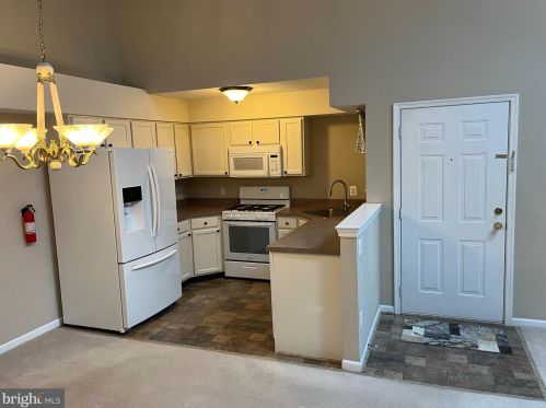 1304 Tristram Cir, West Deptford NJ 08051-2256 exterior