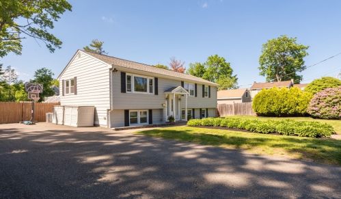 70 Prospect Ave, Lynnfield, MA 01940-1910