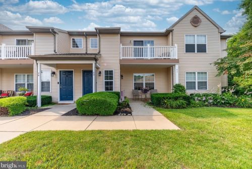 72 Crestmont Dr, West Deptford, NJ 08051-2162