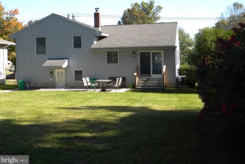 60 Holly Dr, West Deptford NJ  08096-3317 exterior