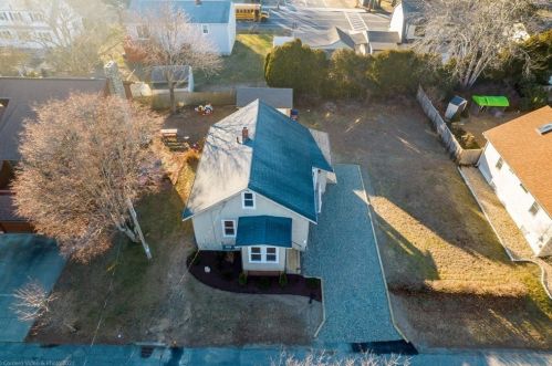 527 Oliver St, New Bedford MA  02745-1435 exterior