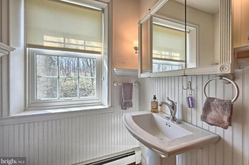 385 Springview Rd, Carlisle PA 17015-7411 exterior