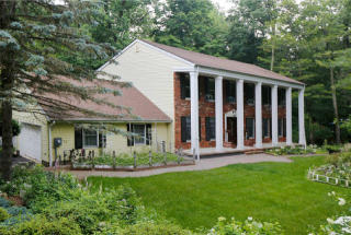 71 Cheshire Ln, Skyline Lakes, NJ 07456-2712