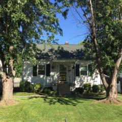 4023 Valley View Dr, Louisville, KY 40216-4221