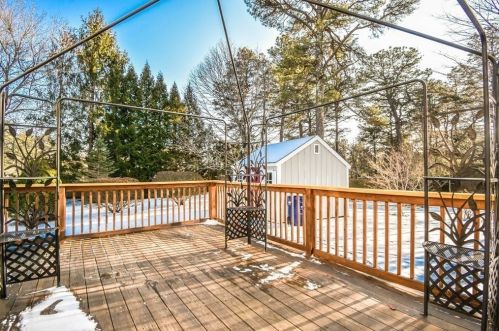 6 Dorothy Dr, Plymouth MA 02360-6232 exterior