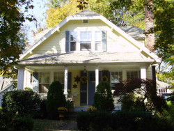 27 Hinckley Rd, Newton, MA 02468-1703