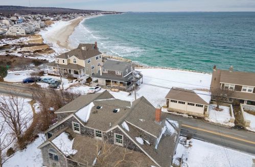 209 Manomet Point Rd, Plymouth MA 02360-1130 exterior