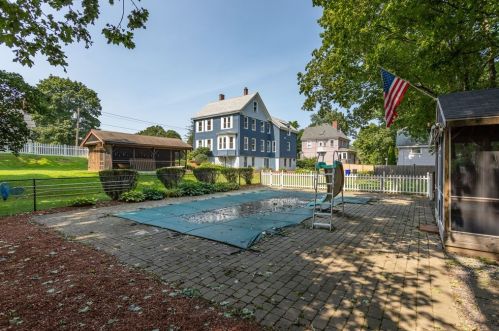 8 Latisquama Rd, Southborough MA 01772-1606 exterior