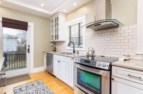 124 Elm Ave, Quincy MA 02170-2939 exterior