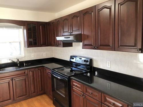 154 Elm St, Cresskill NJ  07626-1807 exterior