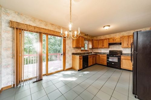 95 Corey St, Agawam, MA 01001-2733