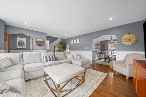 1844 Maple Ave, Forest View, IL 60402-1548