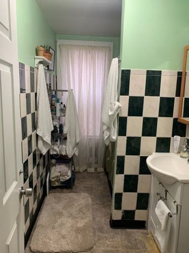 33 Vernon St, Worcester MA 01610-1919 exterior