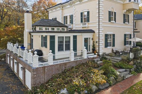 333 Brush Hl Rd, Milton MA 02186-1030 exterior