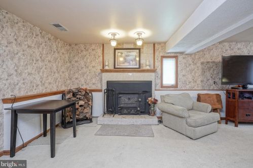 431 Meadowcroft Rd, West Deptford NJ 08096-4007 exterior