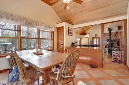 30 Colfax Dr, Skyline Lakes NJ  07456-1205 exterior