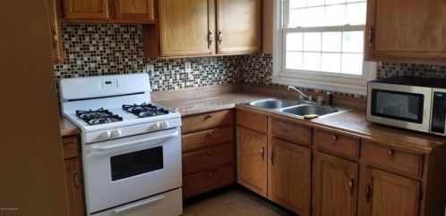 2516 Mdw Dr, Louisville KY  40220-2406 exterior