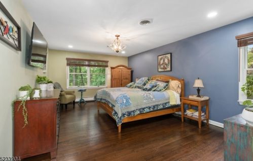 6 Cheshire Ln, Skyline Lakes NJ 07456-2743 exterior