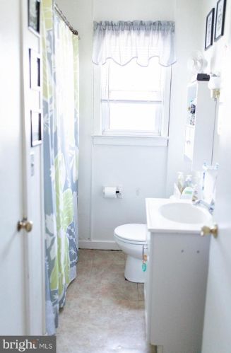 48 Arline Ave, West Deptford NJ 08096-1912 exterior