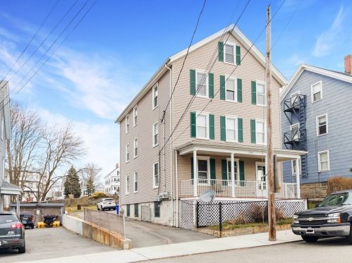 296 Hamlet St, Fall River MA 02724-3340 exterior