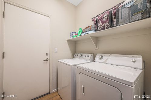 3882 Ashton Dr, Phoenix AZ 85086-2774 exterior