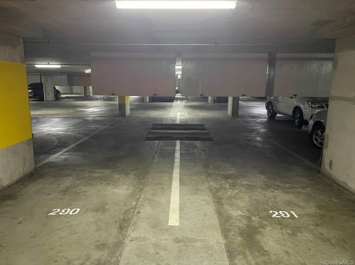 88 Piikoi St, Honolulu HI 96814-4245 exterior