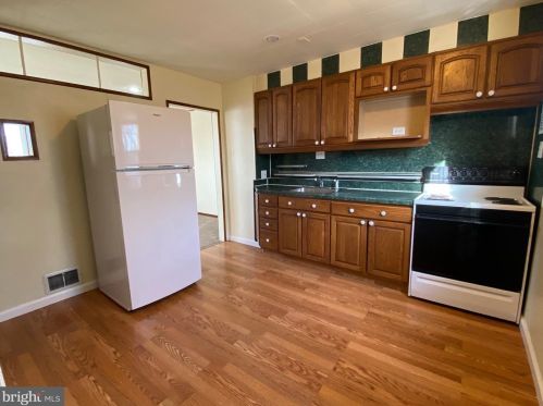 231 Cedar Ave, West Deptford NJ 08093-1410 exterior