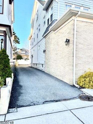 845 Kearny Ave, Kearny, NJ 07032-3244