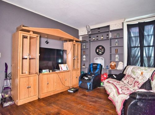 56 6th St, New Bedford MA 02740-6118 exterior