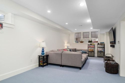 125 Seaview St, Chatham MA 02633-2330 exterior