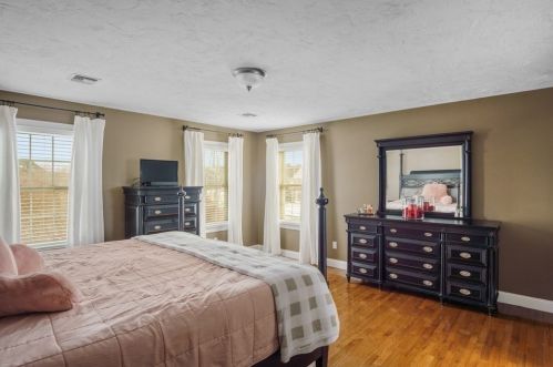 62 Chelsea Dr, Seekonk MA 02771-4923 exterior