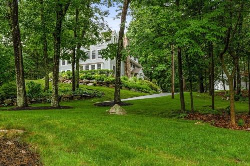 67 Breakneck Hill Rd, Southborough, MA 01772-1808